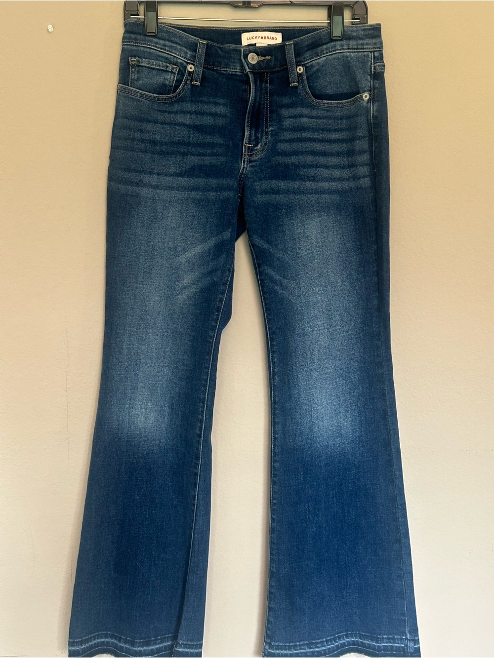 Lucky Brand "The Curvy Stretch Flare Crop" Jeans – Size 6/28 A Medium Wash